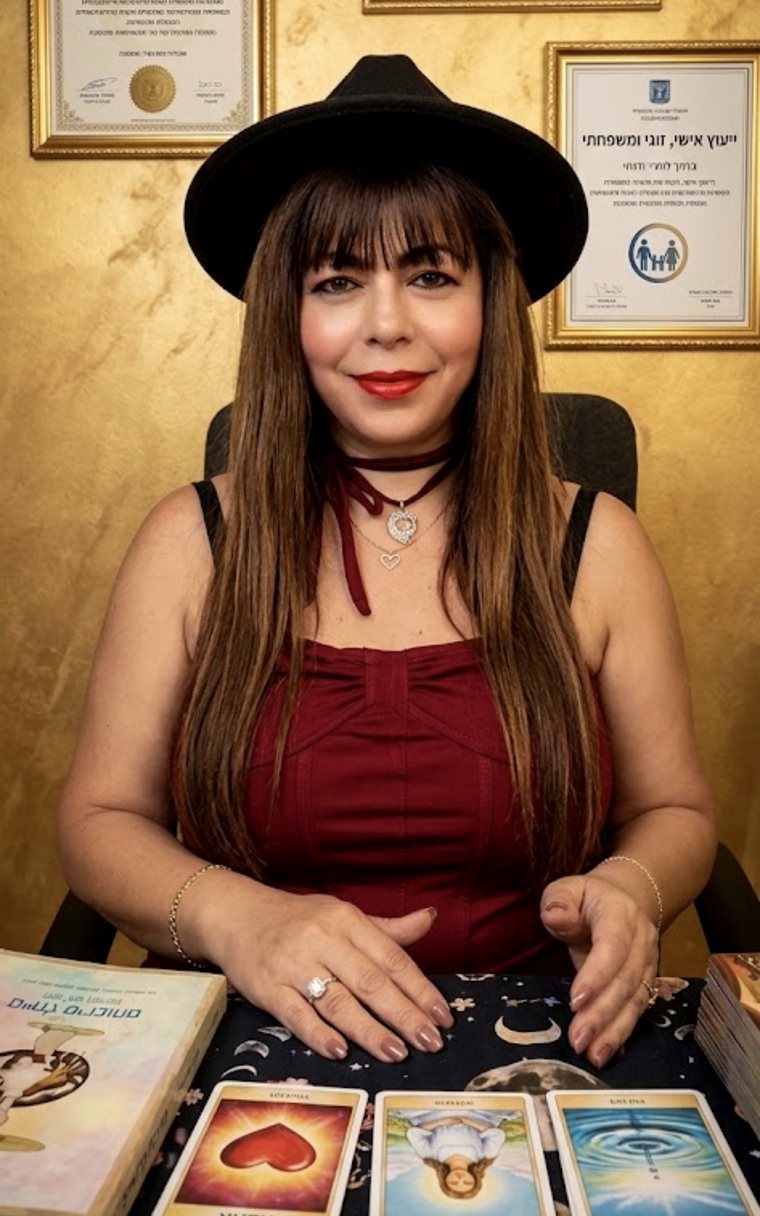 סימונה קוק, מורה רוחנית ומטפלת הוליסטית